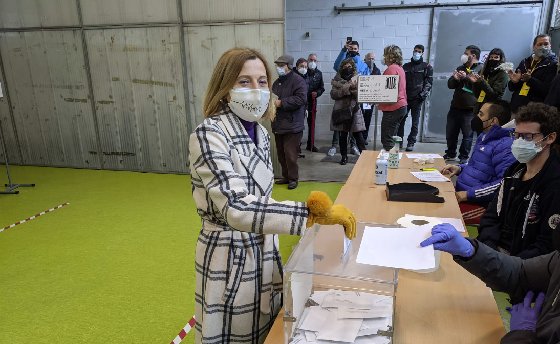 Carme Forcadell, votando el 14-F