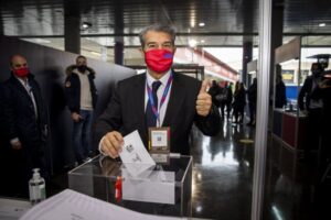 Joan Laporta votante en la jornada de elecciones presidenciales del FC Barcelona