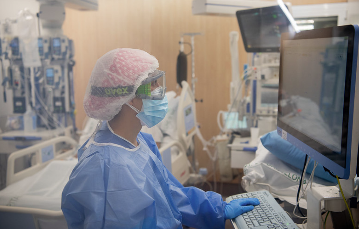 Una enfermera del Hospital Clínico