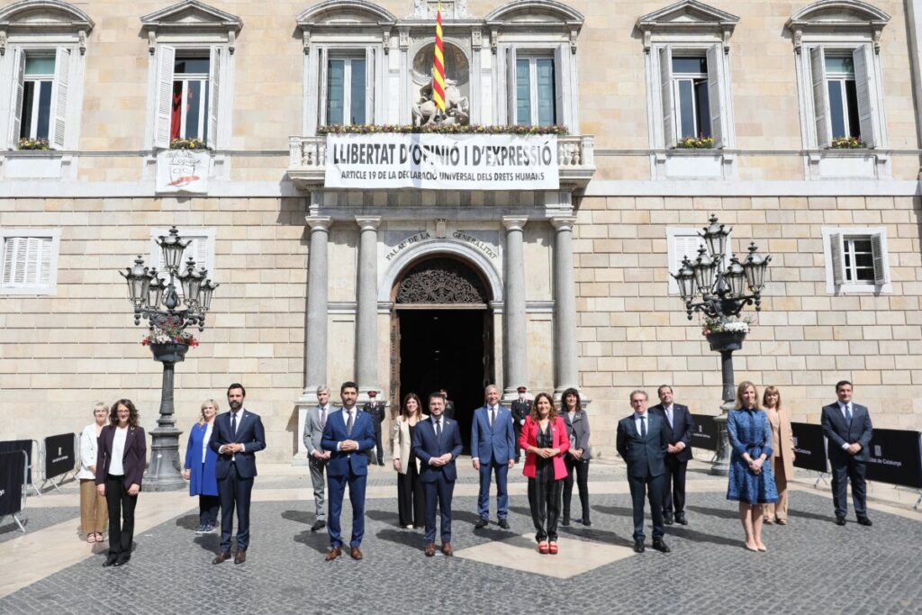 El presidente de la Generalitat, Pere Aragonès, acompañado de los consejeros del Ejecutivo
