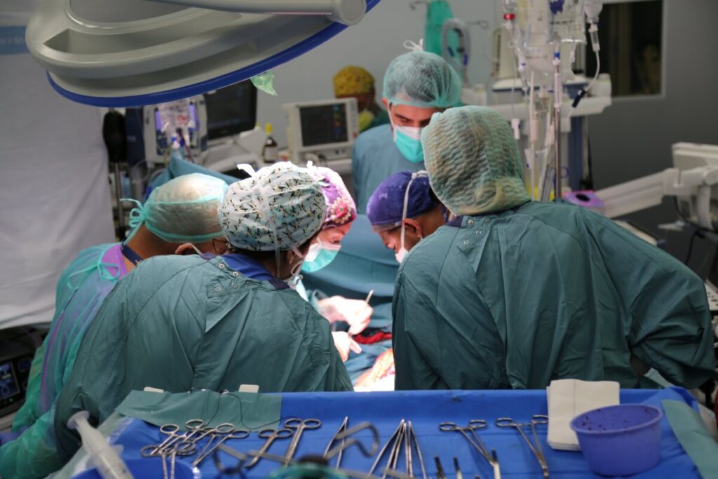 El primer trasplante pulmonar en un paciente post-Covid en el hospital Vall d'Hebron