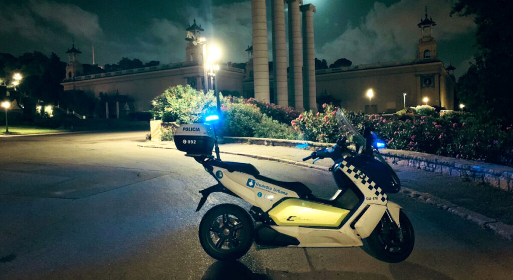 La Guàrdia Urbana de Barcelona controla el compliment del toc de queda nocturn