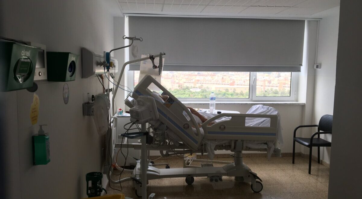 Habitación de un paciente con covid-19 en el Hospital del Mar (Barcelona)