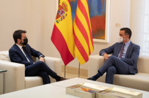 El presidente del gobierno, Pedro Sánchez, en su encuentro con el presidente de la Generalitat, Pere Aragonès