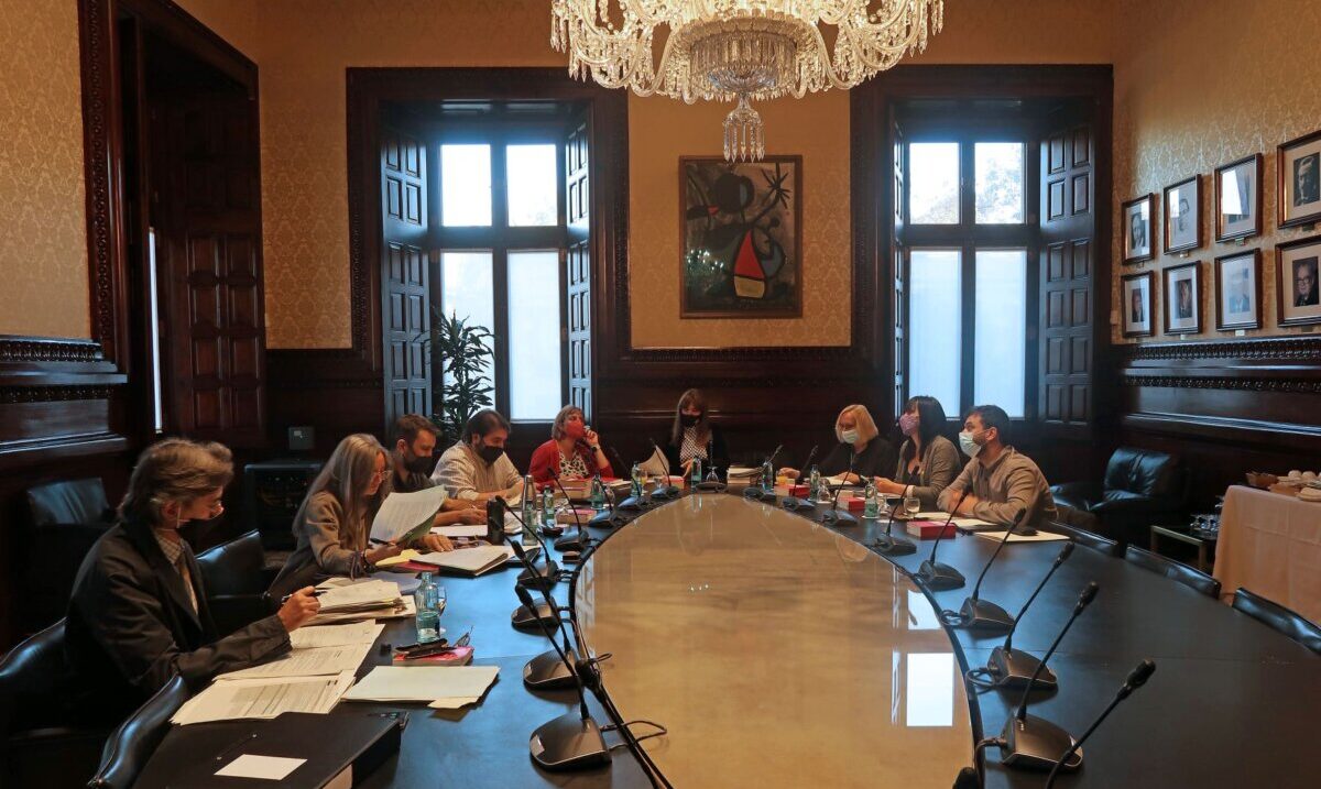 Reunión de la Mesa del Parlamento catalán