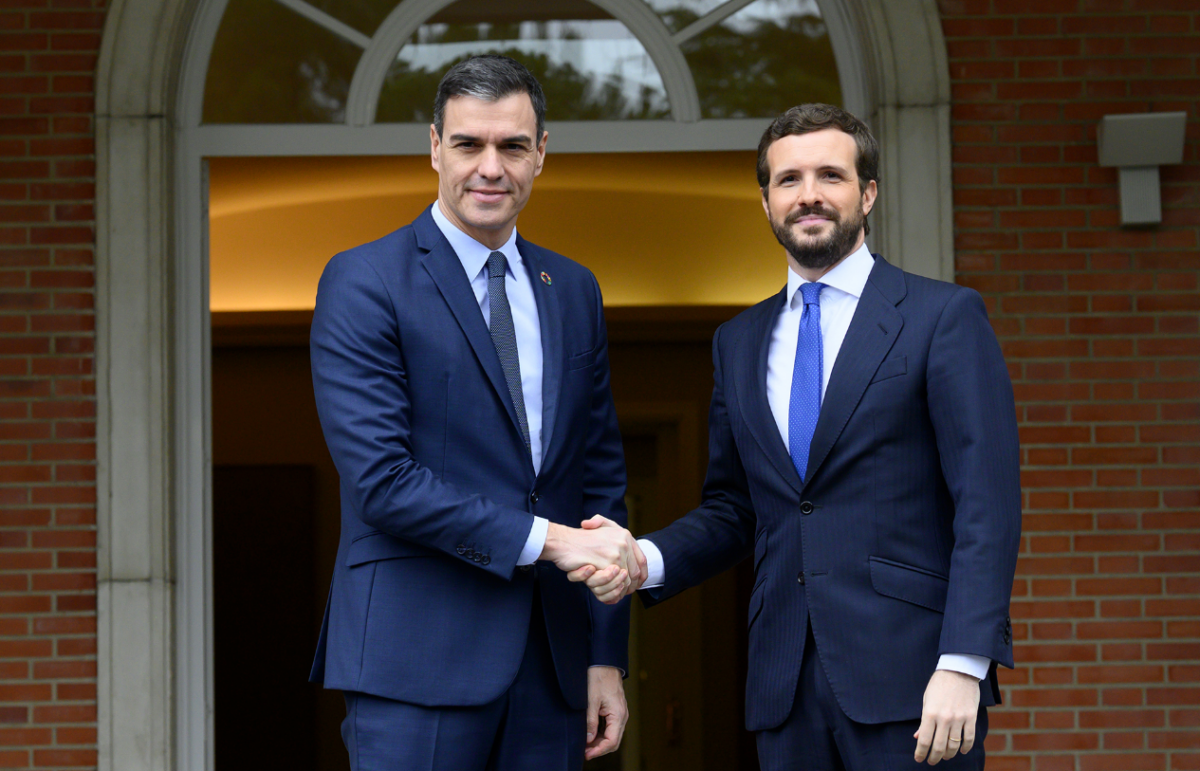 El presidente del gobierno español, Pedro Sánchez, y el líder de la oposición, Pablo Casado