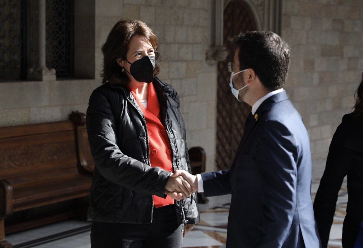 La presidenta de la ANC, Elisenda Paluzie, y el presidente de la Generalitat, Pere Aragonès