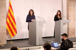 La consejera Tània Verge y la portavoz, Patrícia Plaja.