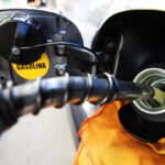Llenando el depósito de gasolina (Jeso Carneiro, Flickr)