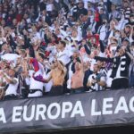 Afición del Eintracht de Frankfurt en el partido de Europa League contra el Barça en el Camp Nou