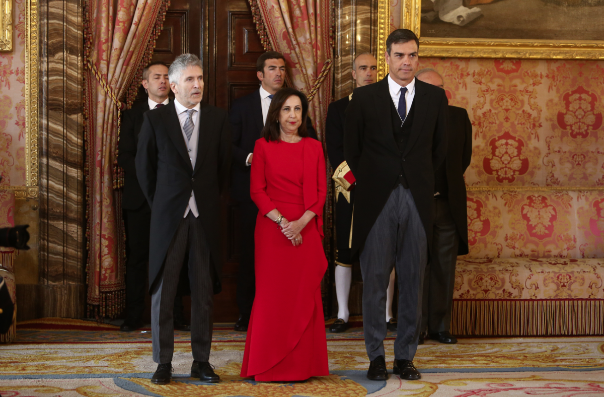 El president del govern espanyol, Pedro Sánchez, durant l'acte central de la pasqua militar del 2019, amb la ministra de Defensa, Margarita Robles, i el ministre de l'Interior, Fernando Grande-Marlaska