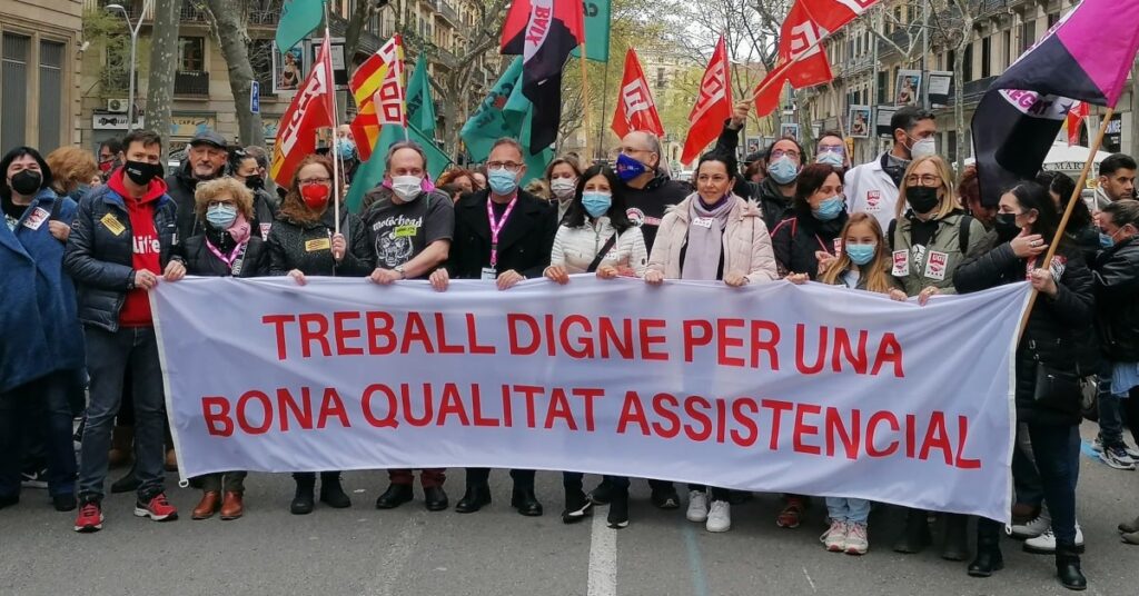 Marea Blanca i sindicats a la manifestación contra la privatització de la sanitat a Barcelona (IAC)