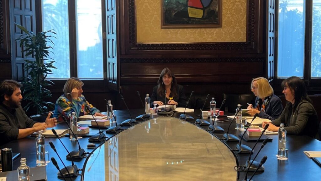 Reunión de la Mesa del Parlamento de Cataluña
