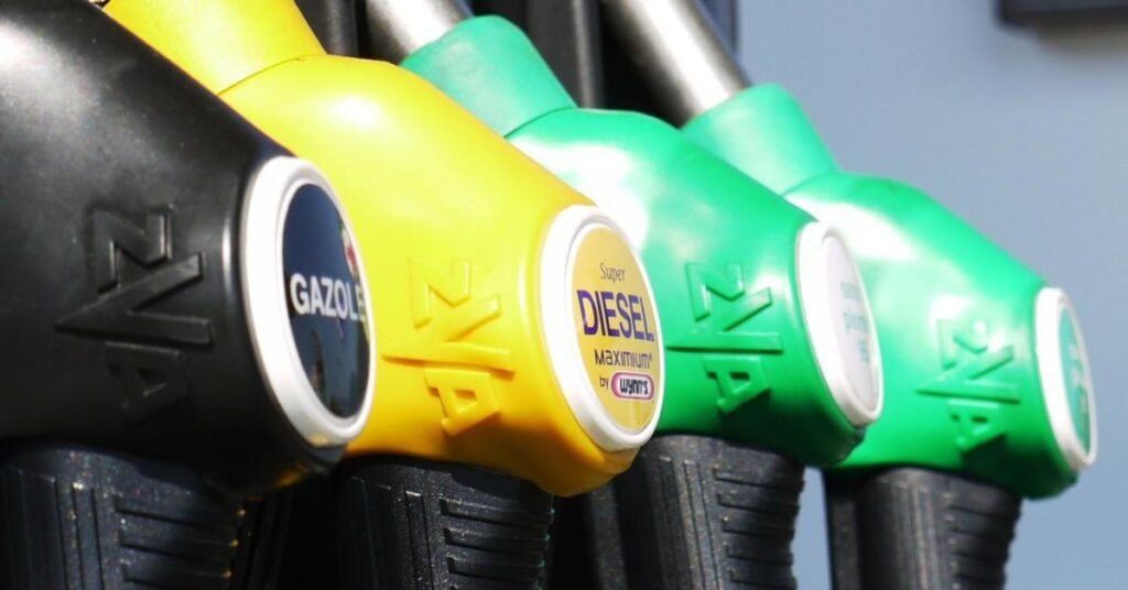Dispensador de carburants a una gasolinera (David Roumanet, Pixabay)