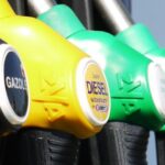 Dispensador de carburantes en una gasolinera (David Roumanet, Pixabay)