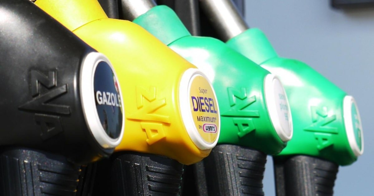 Dispensador de carburantes en una gasolinera (David Roumanet, Pixabay)