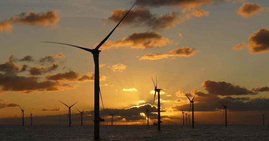 Parc eòlic marí (Alexander Kuhn, Pixabay)
