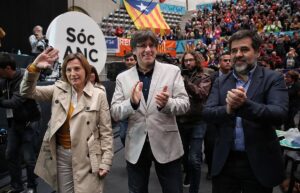 Carme Forcadell, Carles Puigdemont y Jordi Sànchez
