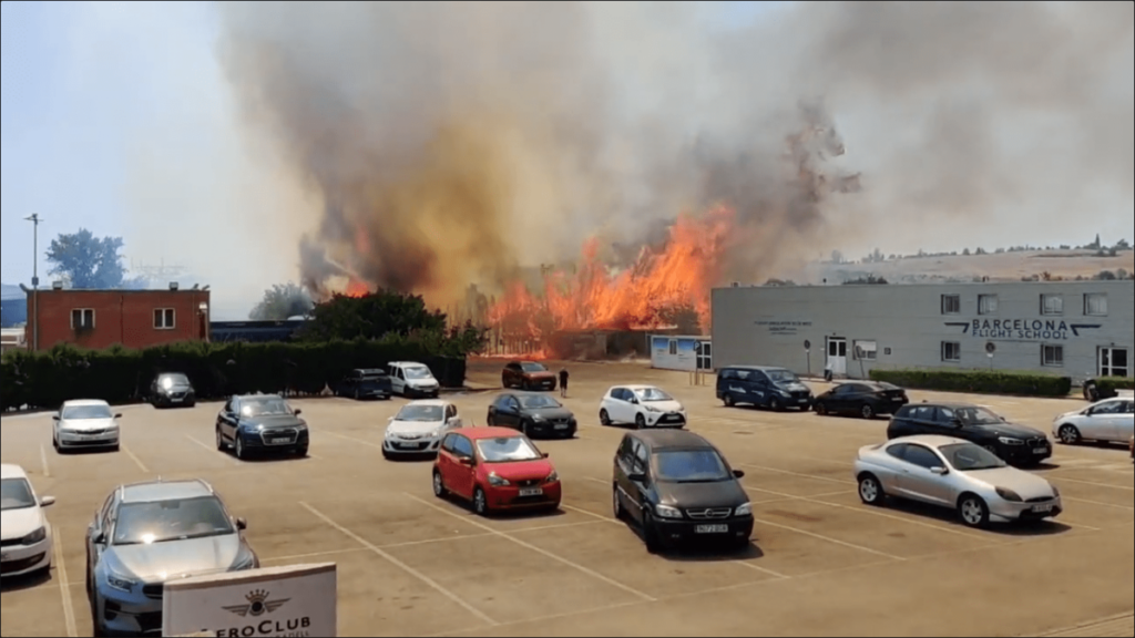 Incendi a l'aeroport de Sabadell (Twitter)