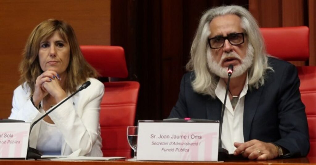 La directora general de Funció Pública, Alícia Corral Sola, i el secretari Joan Jaume i Oms (Generalitat de Catalunya)