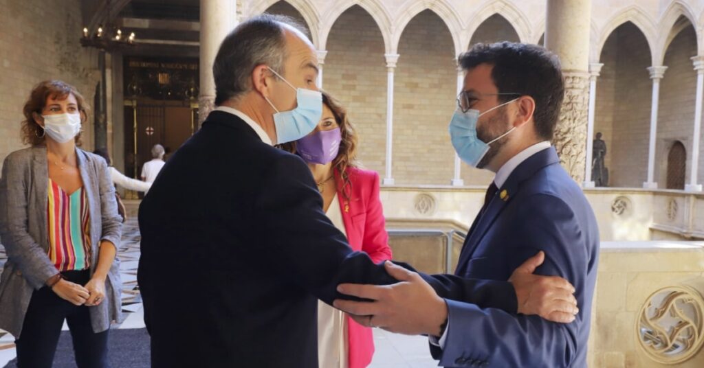 El secretario general de Junts, Jordi Turull, y el presidente de la Generalitat, Pere Aragonès (CCMA)