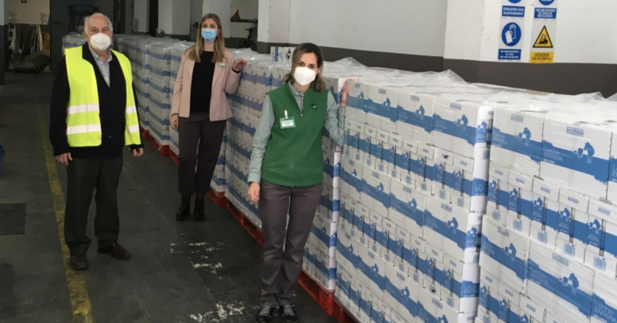 Entrega de leche de Mercadona a la Fundació Banc dels Aliments dels Comarques de Tarragona
