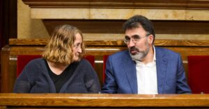 A la dreta, Lluís Salvador, diputat d'Esquerra Republicana de Catalunya (ERC)