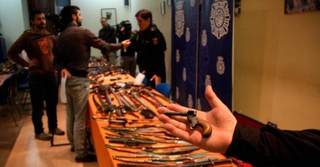 Exposició d'armes confiscades al condemnat (DT)