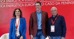 La portavoz del Gobierno español, María Jesús Montero; el presidente de España, Pedro Sánchez, y el primer ministro de Portugal, António Costa (PSOE)