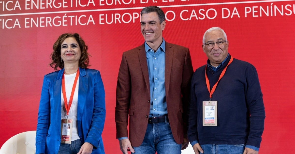La portaveu del Govern espanyol, María Jesús Montero; el president d'Espanya, Pedro Sánchez, i el primer ministre de Portugal, António Costa (PSOE)