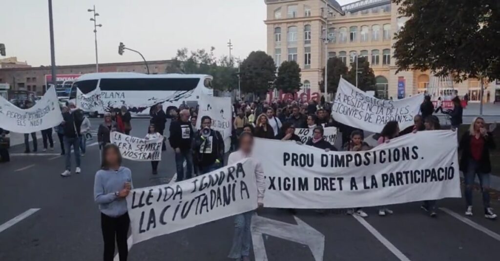 Manifestació contra el govern municipal de Lleida (Twitter)
