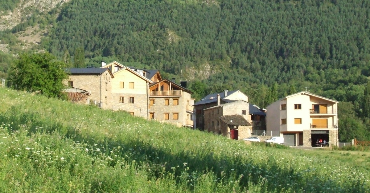 Paüls de Flamisell, poble del Pallars Lussá (Gustau Erill i Pinyot, Wikimedia Commons)