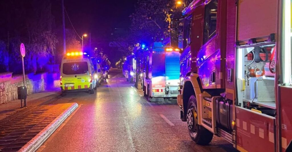 Bombers de Catalunya a un incendi a una residència a Matadepera