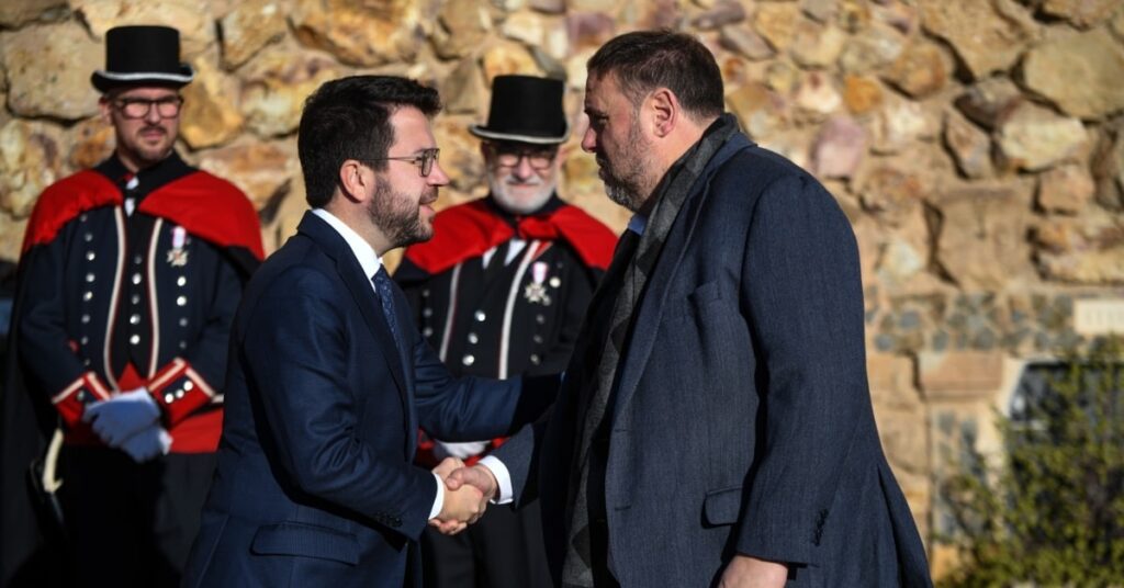 Pere Aragonès y Oriol Junqueras en la ofrenda en la tumba de Francesc Macià (ERC)