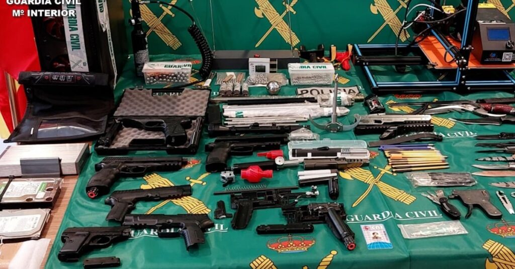 Armas y explosivos de un taller clandestino en Ripoll (Guardia Civil)