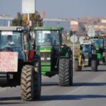 400 tractores de agricultores han participado en una marcha lenta entre Mollerussa y Les Borges Blanques (Joan Gómez)