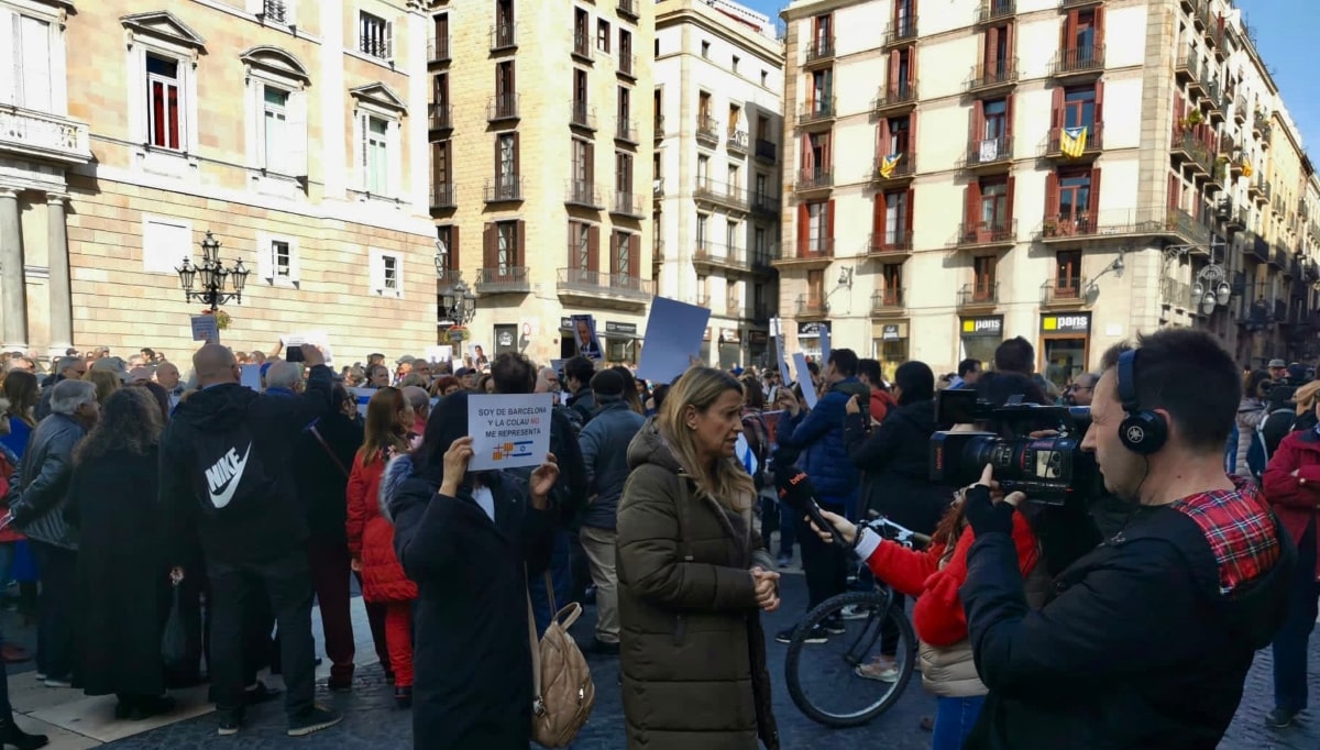 La líder de Valents, Eva Parera, a la manifestació contra la decisió del govern municipal d'Ada Colau de trencar les relacions institucionals entre Barcelona i Tel-Aviv (Valents)