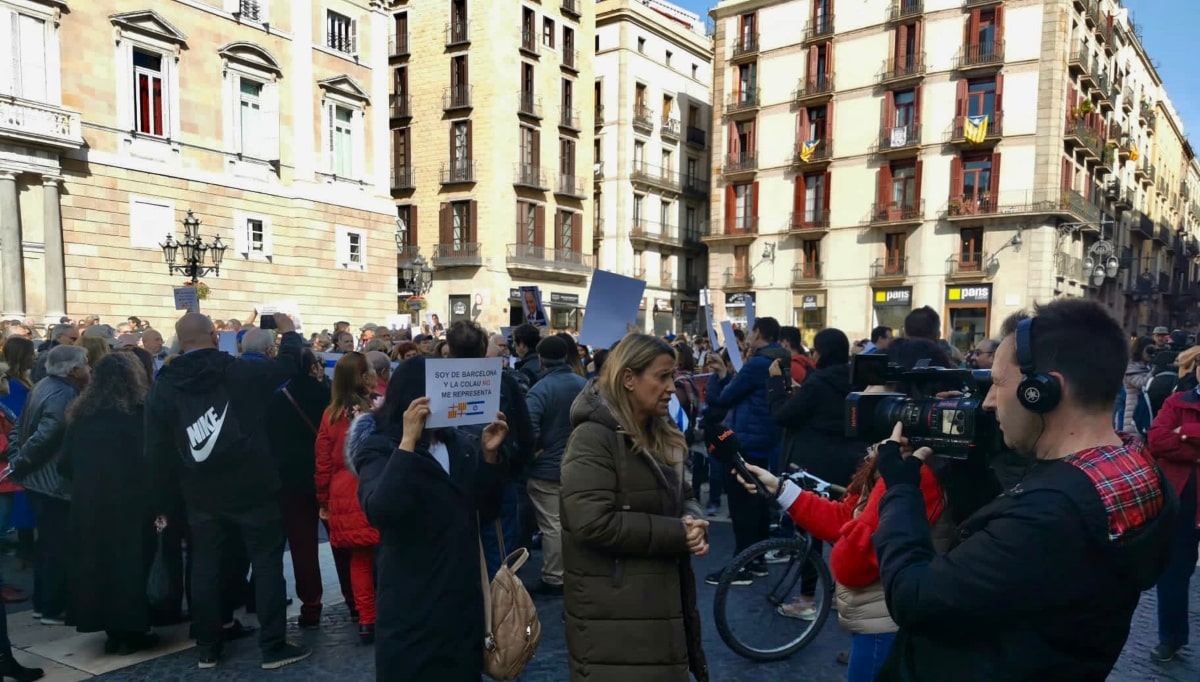 La líder de Valents, Eva Parera, en la manifestación contra la decisión del gobierno municipal de Ada Colau de romper las relaciones institucionales entre Barcelona y Tel Aviv (Valents)