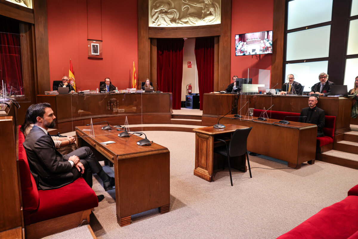 Els membres de l'antiga Mesa del Parlament, a l'inici del judici del TSJC