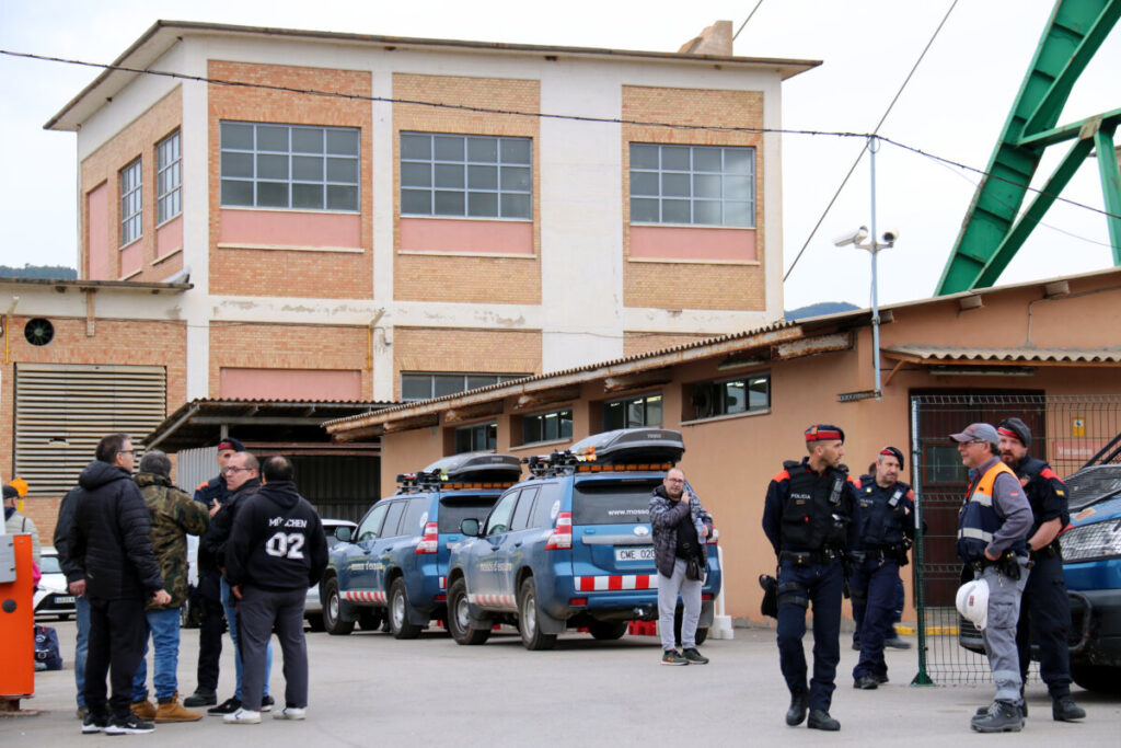 Treballadors i Mossos a la mina de Súria