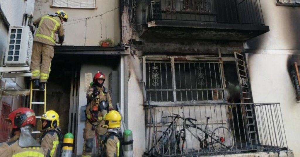 Incendio en Salt (Bombers de la Generalitat)