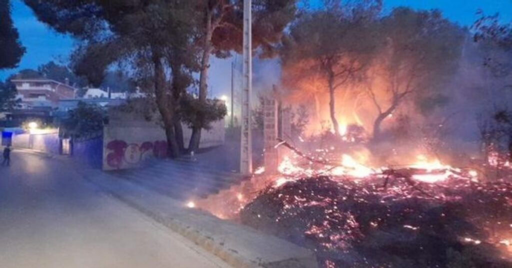 Incendi a la localitat de Cubelles, el Garraf (Ajuntament de Cubelles)