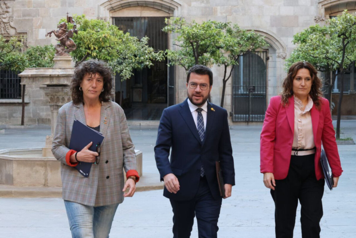 El president de la Generalitat, Pere Aragonès, i les conselleres Teresa Jordà i Laura Vilagrà