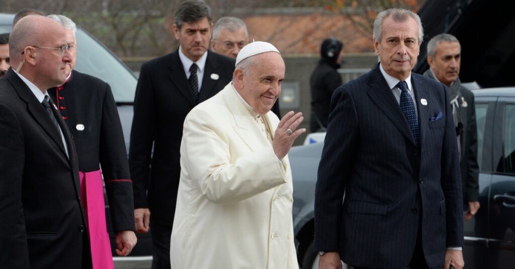 El papa Francesc arribant al Parlament Europeu (ACN)
