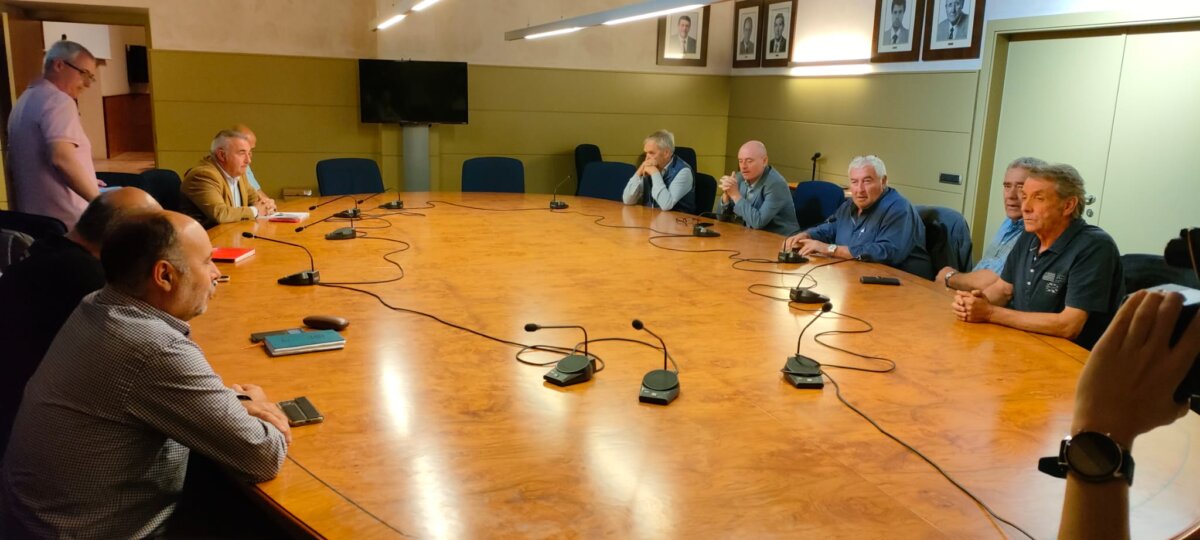 Reunió dels afectats pel tancament dels canals d'Urgell i el Segarra - Garrigues
