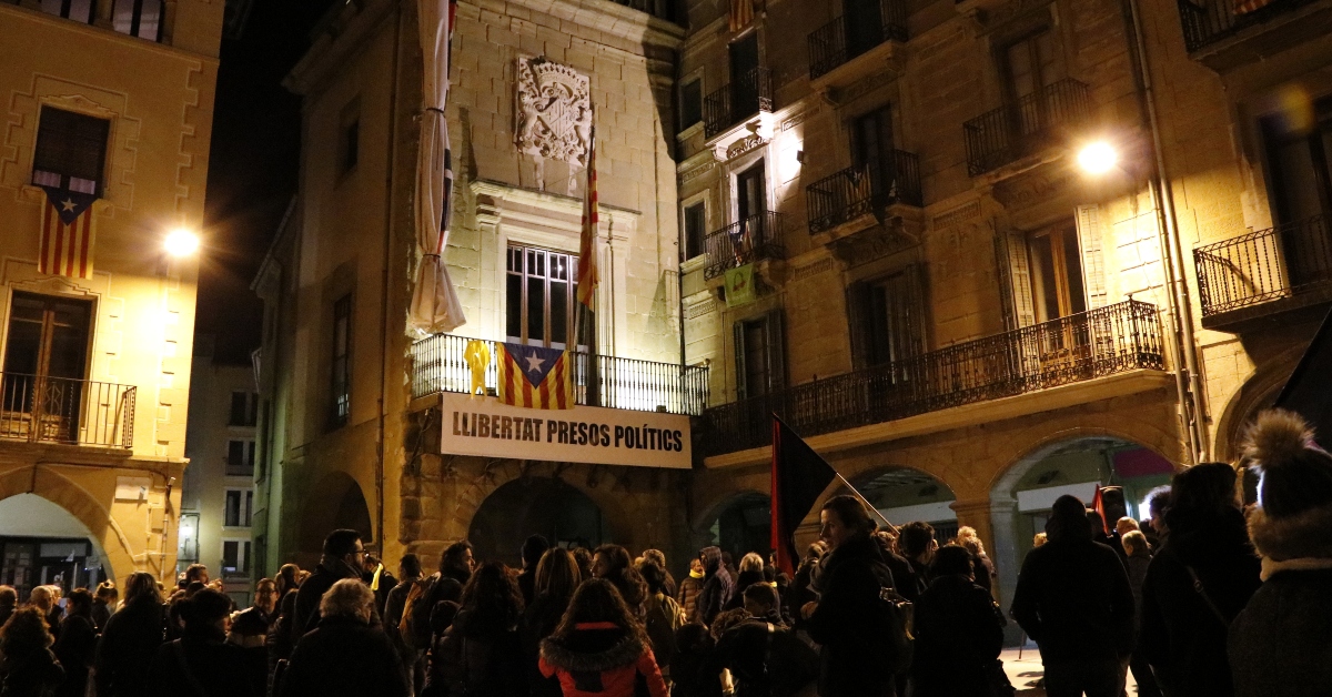 Concentración de Docents per la República en la Plaza Mayor de Vic (ACN)