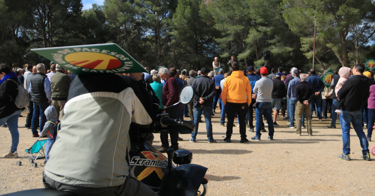 Manifestació per la mort d'avellaners per la sequera (Ariadna Escoda, ACN)
