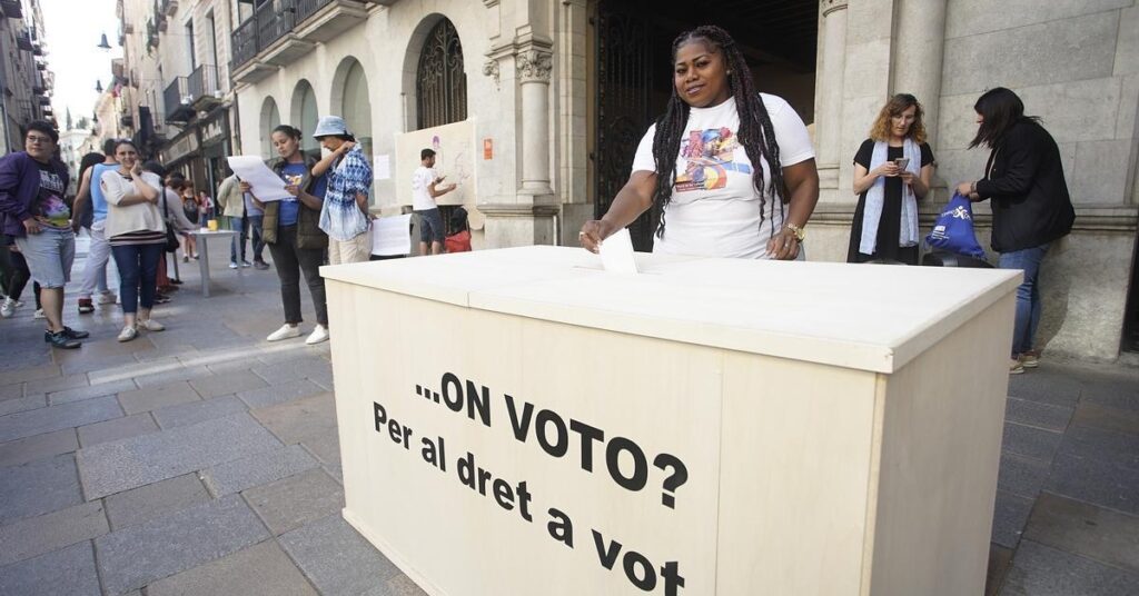 Un centenar de persones es concentren a Girona per reclamar el dret a vot