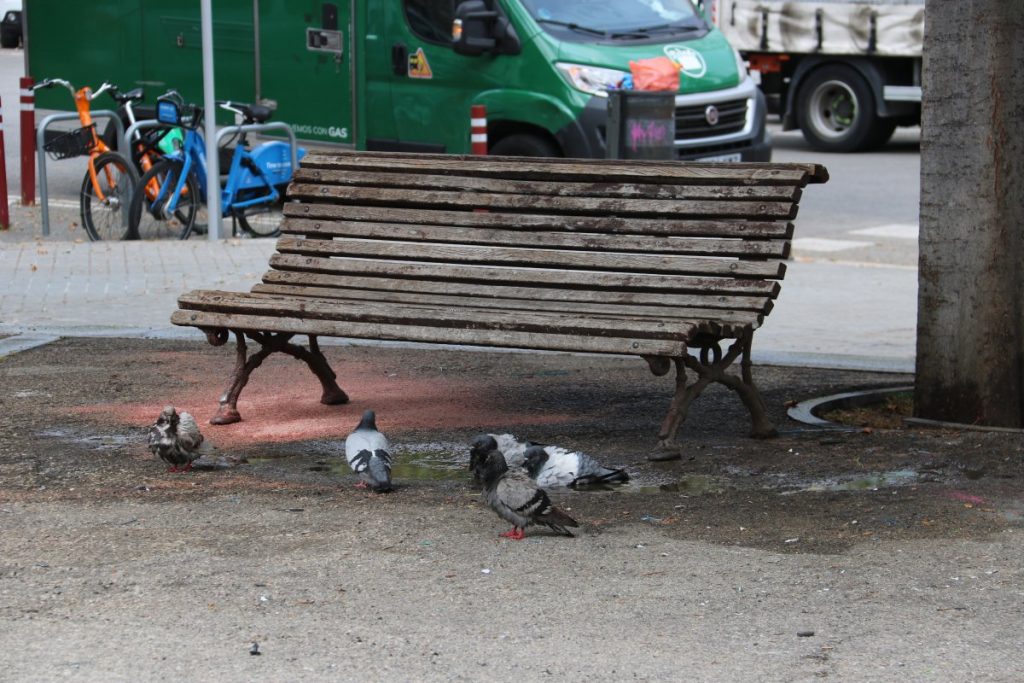El banco en el que han encontrado el cuerpo del hombre apuñalado