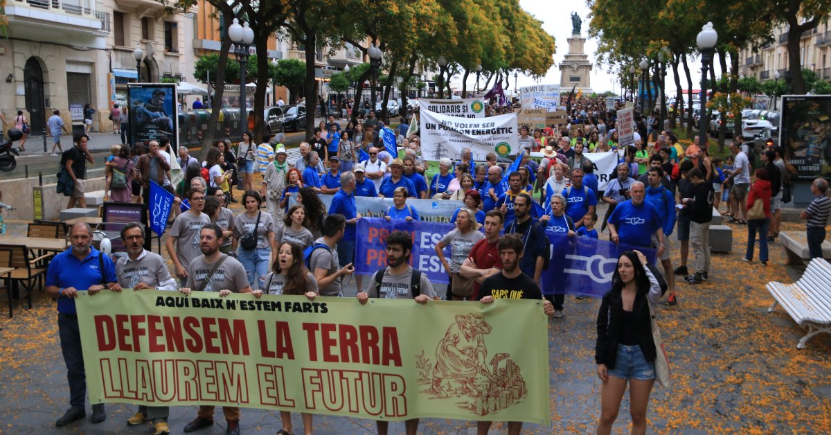 Clam multitudinari a Tarragona per demanar la paralització del projecte de Hard Rock (Ariadna Escoda, ACN)